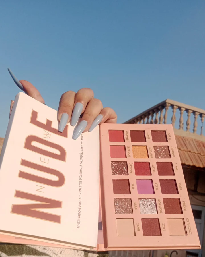 Huda nude eyeshade pallete